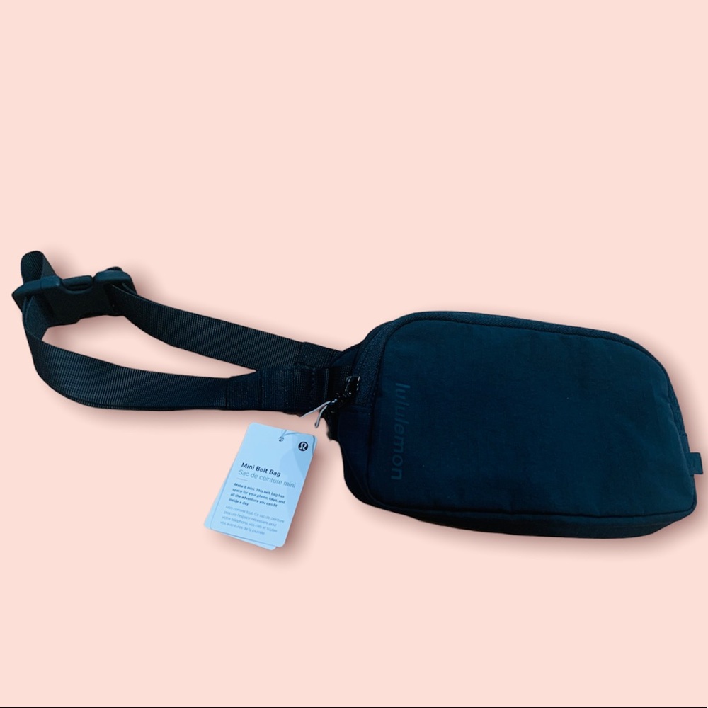 Lululemon | NWT Black Mini Belt Bag DESIGNED FOR ON THE MOVE LUgAX1S
